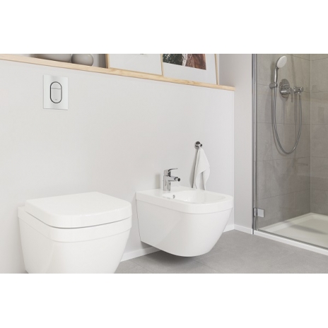 WC dangtis EuroCeramic pakabinamam puodui
